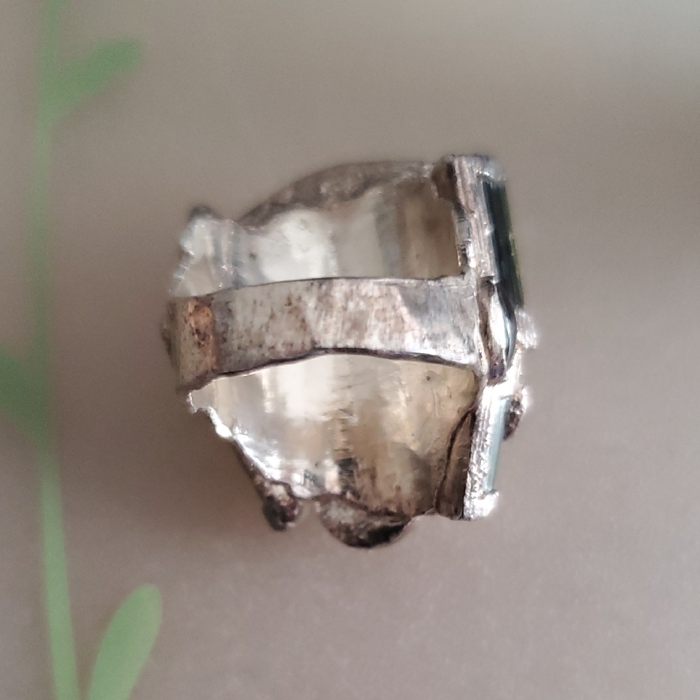 Unique Boho Silver and Cream Cameo Ring Size 6 - Picture 10 of 11